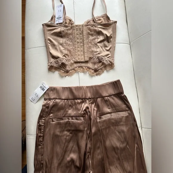 Abercrombie and Fitch Matching top and pants - Picture 2 of 6